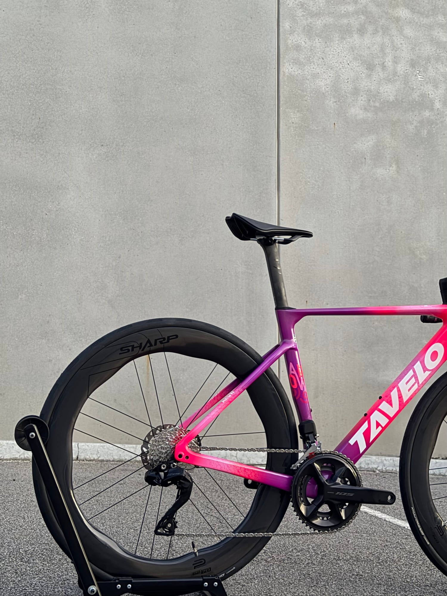 Tavelo Arow Race - Alpha Radiance